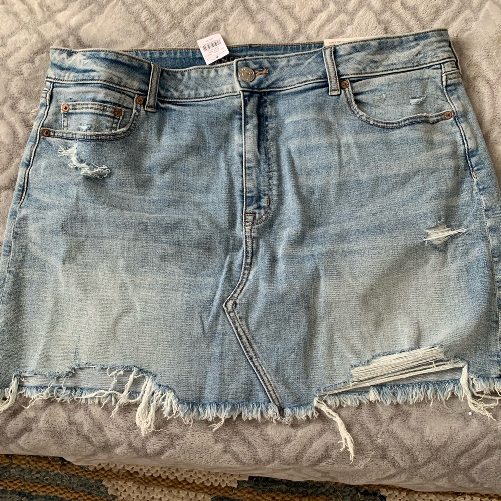 BNWT AE high rise distressed skirt - size 20
